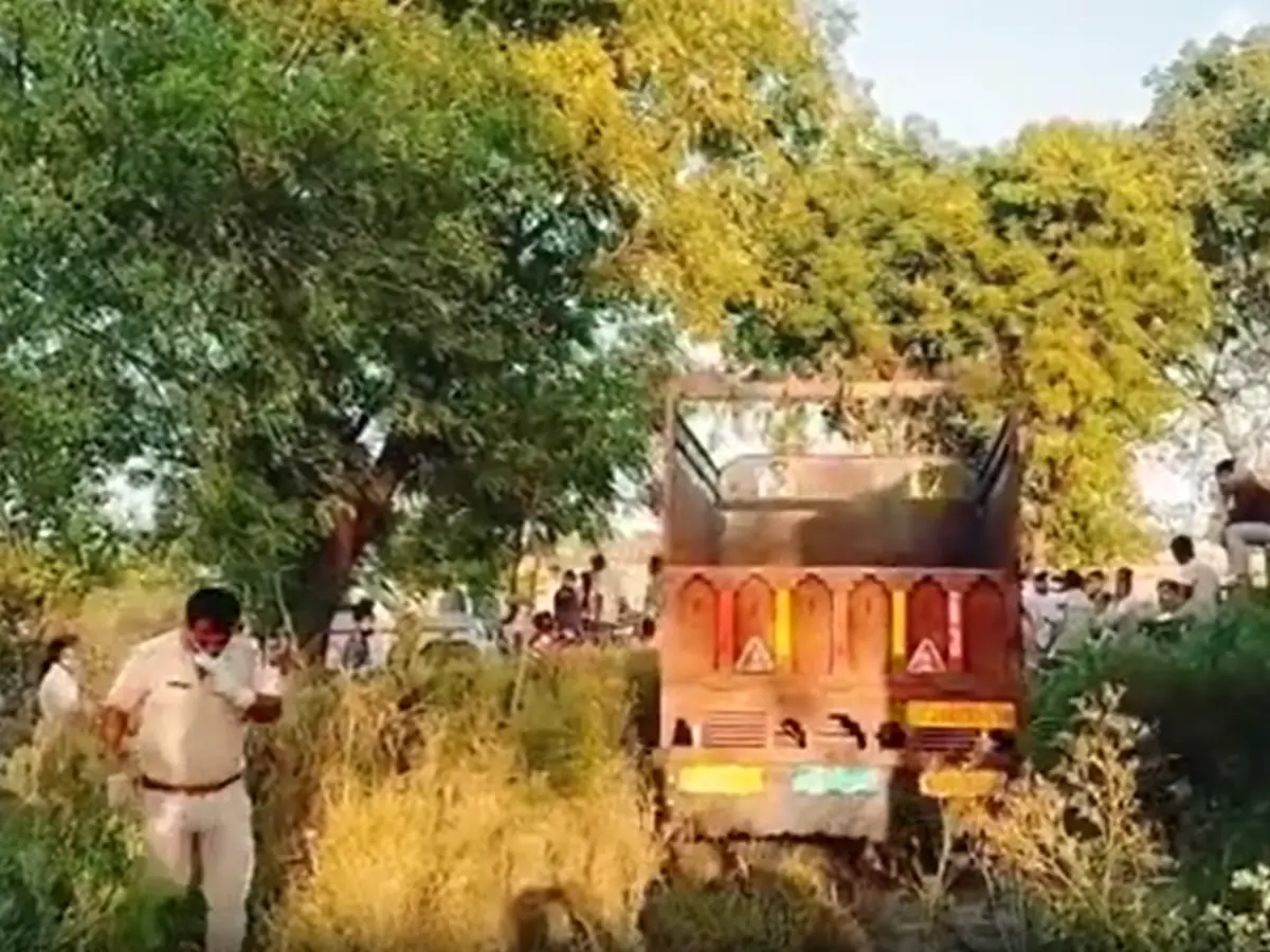 शाहजहांपुर में कुओं में मिले दो युवकों के शव, इलाके में फैली सनसनी