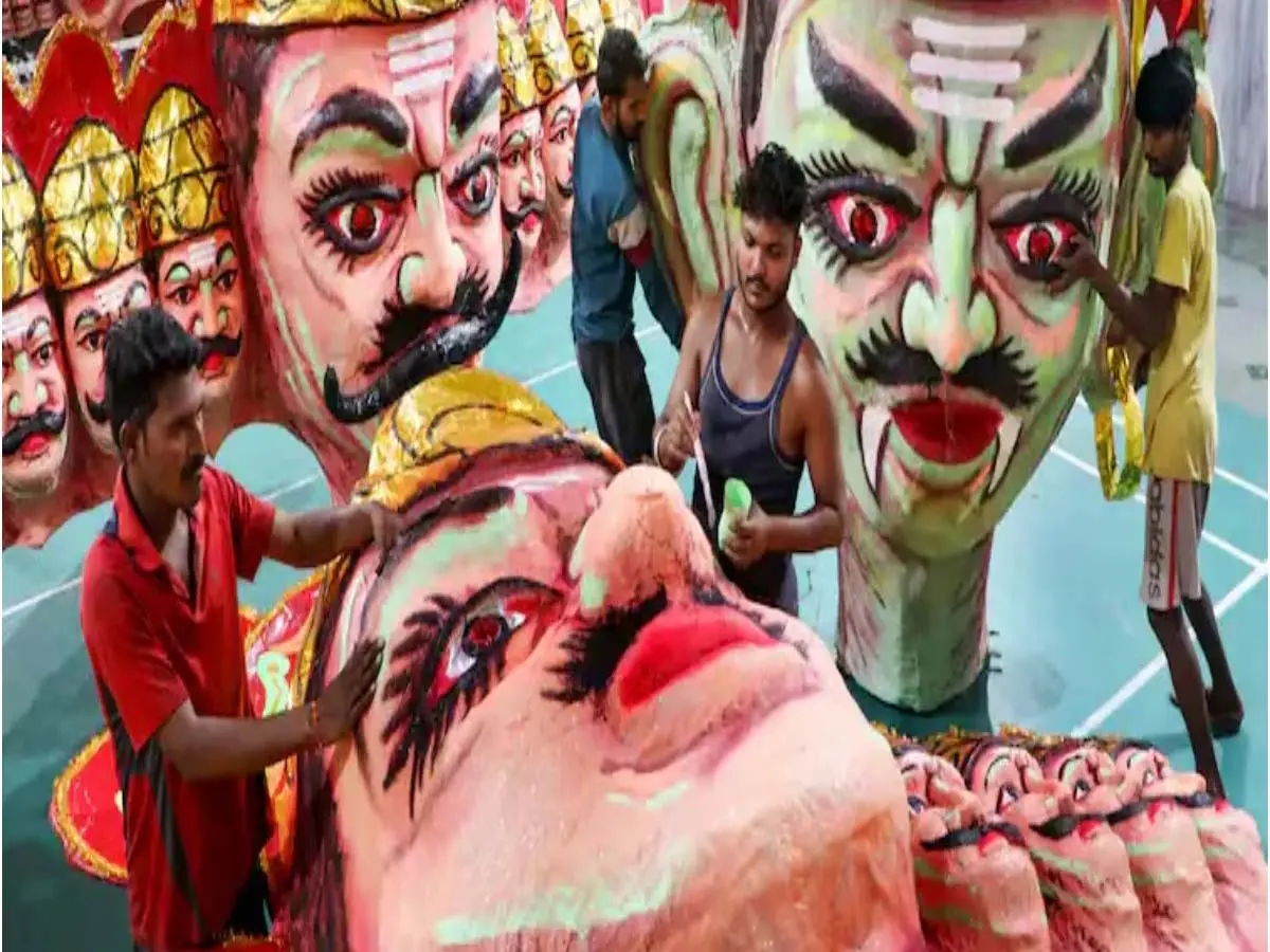 कोटा में लेटा दुनिया का सबसे बड़ा रावण, बोल रहा- उठा कर दिखाओ कोटा में लेटा दुनिया का सबसे बड़ा रावण, बोल रहा- उठा कर दिखाओ