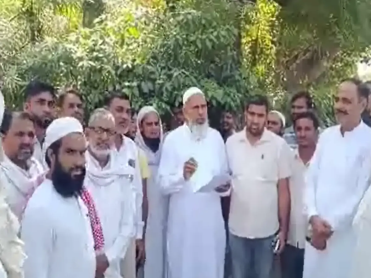 कब्रिस्तान और ईदगाह की जमीन पर सड़क, अकबरपुर में उठी बगावत की आग!