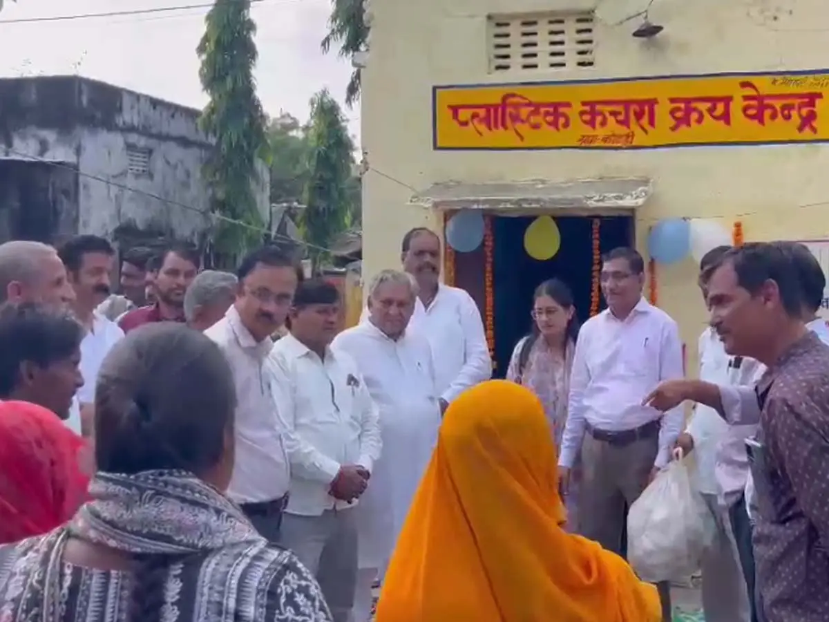 प्लास्टिक के बदले शक्कर दे रही कोटड़ी पंचायत समिति, लगी भीड़ प्लास्टिक के बदले शक्कर दे रही कोटड़ी पंचायत समिति, लगी भीड़