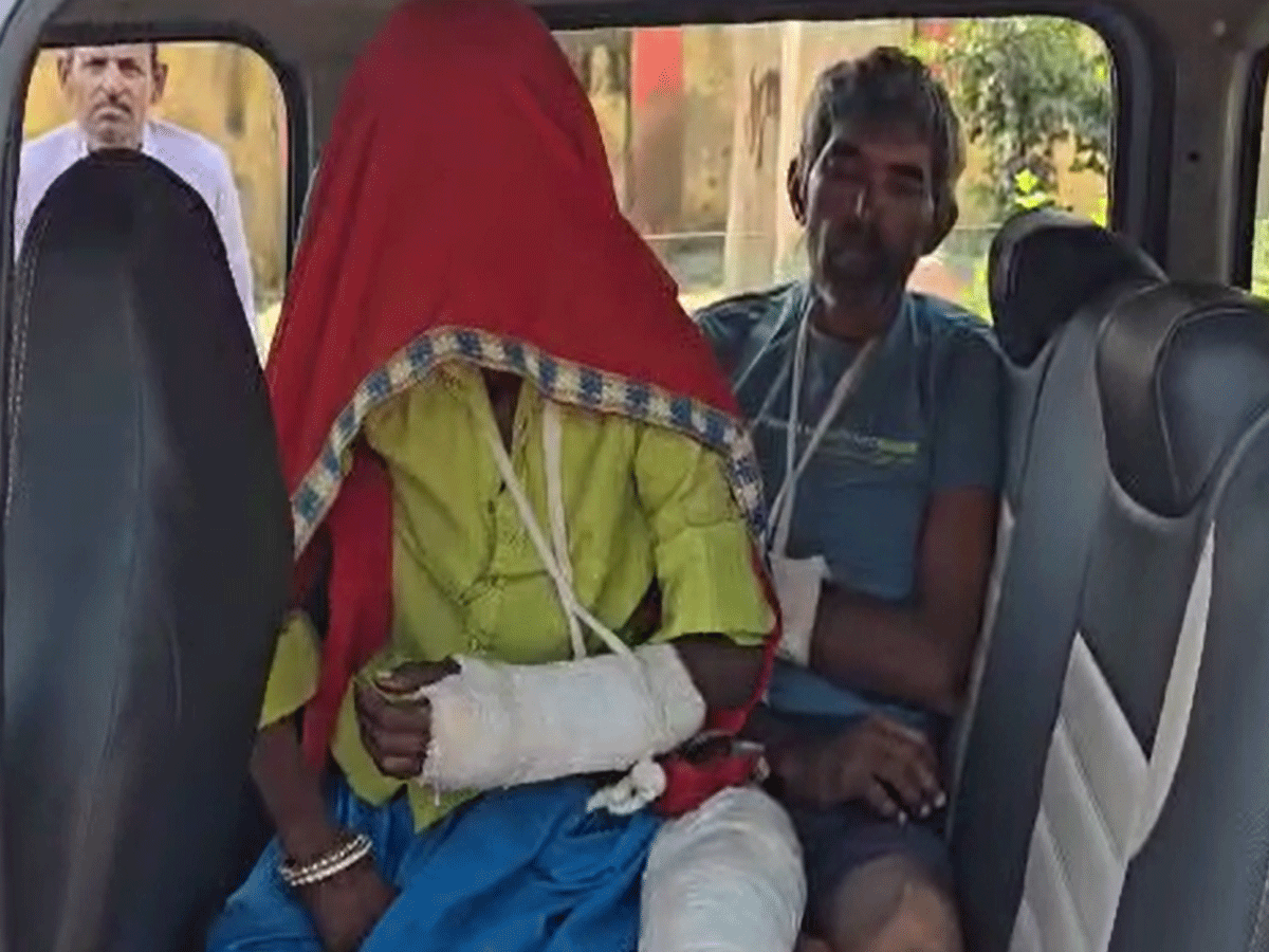 जमीनी विवाद में पीटा गया अलवर का दलित परिवार, बोला- गरीब हैं तो क्या, न्याय लेकर रहेंगे जमीनी विवाद में पीटा गया अलवर का दलित परिवार, बोला- गरीब हैं तो क्या, न्याय लेकर रहेंगे