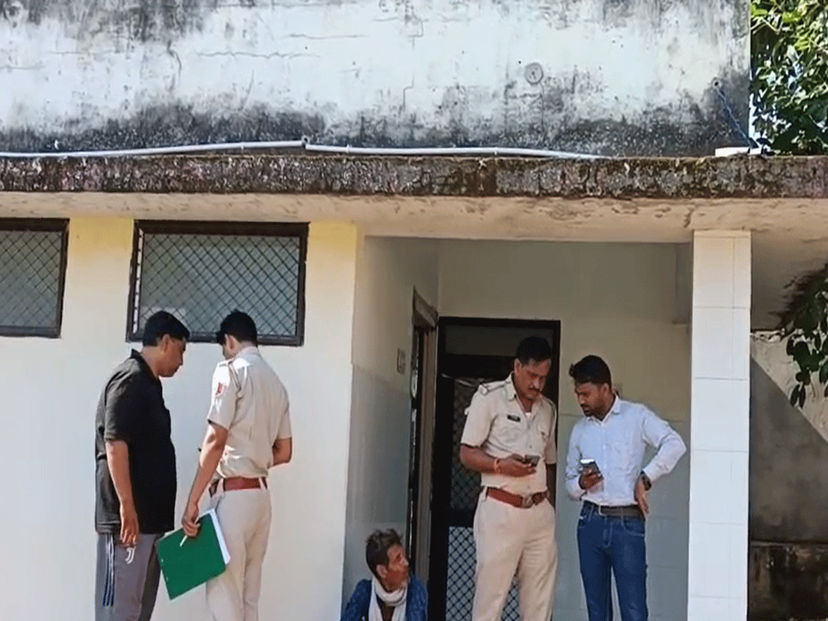 सवाई माधोपुर के चौथ का बरवाड़ा में नीम के पेड़ पर लटका मिला अधेड़ का शव, मची सनसनी सवाई माधोपुर के चौथ का बरवाड़ा में नीम के पेड़ पर लटका मिला अधेड़ का शव, मची सनसनी