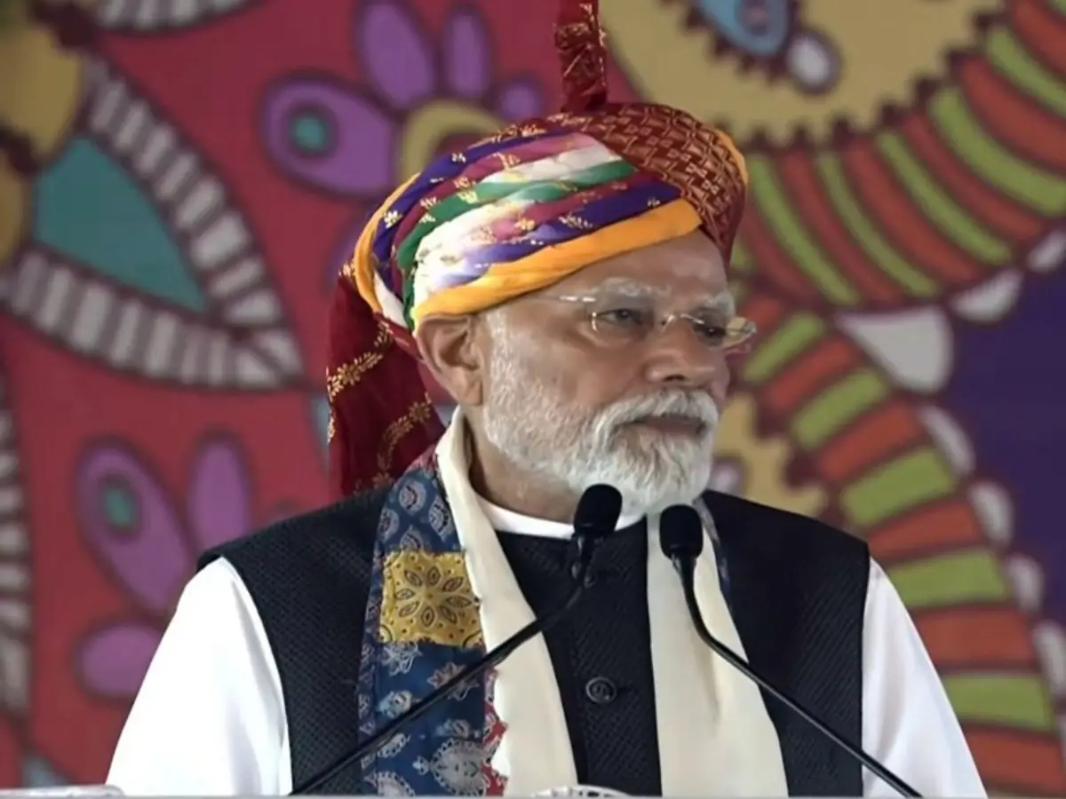 मां त्रिपुरा सुंदरी और बेणेश्वर धाम की जय से शुरू हुआ PM मोदी का संबोधन, जानें पीएम के भाषण की 8 बड़ी बातें मां त्रिपुरा सुंदरी और बेणेश्वर धाम की जय से शुरू हुआ PM मोदी का संबोधन, जानें पीएम के भाषण की 8 बड़ी बातें