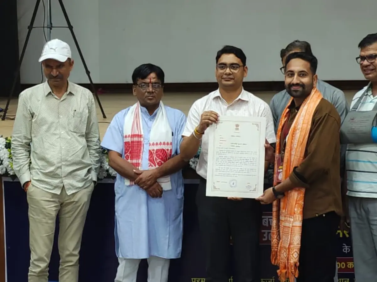डूंगरपुर रोजगार उत्सव के दौरान 478 युवाओं को मिले नियुक्ति पत्र, खुशी से खिले चेहरे डूंगरपुर रोजगार उत्सव के दौरान 478 युवाओं को मिले नियुक्ति पत्र, खुशी से खिले चेहरे