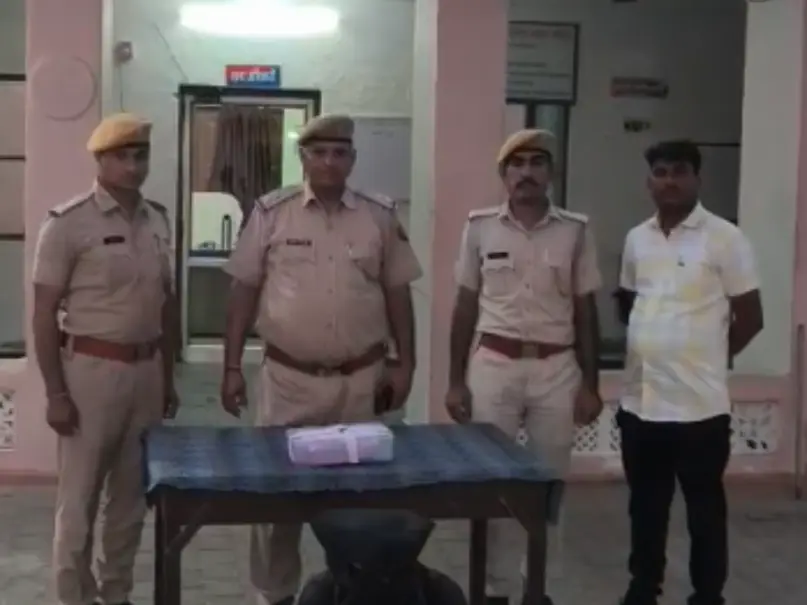 Bhilwara News: गर्दन पर तलवार रख लूटे थे 470 ग्राम चांदी के गहने, आरोपी थाने के टॉप-10 अपराधियों में है शामिल Bhilwara News: गर्दन पर तलवार रख लूटे थे 470 ग्राम चांदी के गहने, आरोपी थाने के टॉप-10 अपराधियों में है शामिल