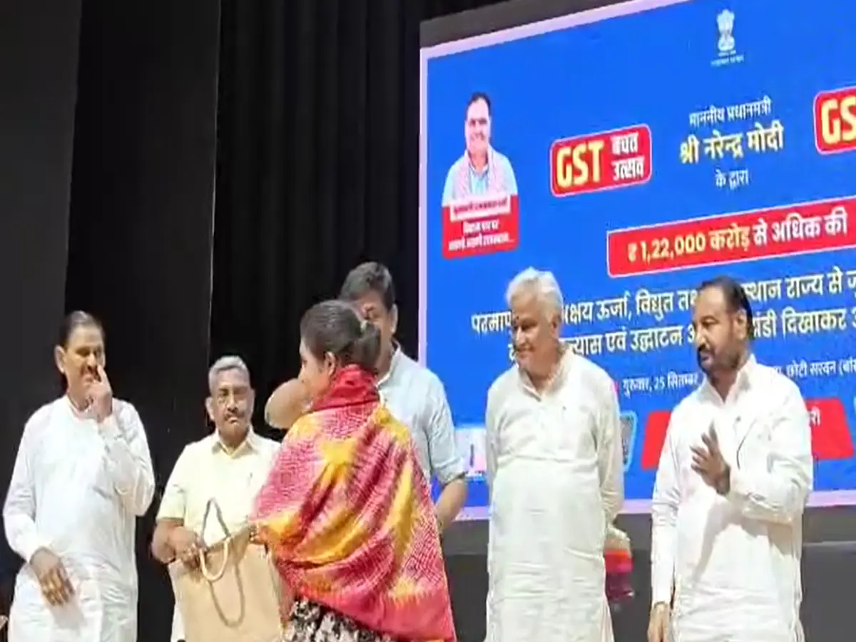 मुख्यमंत्री रोजगार उत्सव में युवाओं के लिए बड़ी सौगात, अलवर में बेरोजगार युवा बने आत्मनिर्भर! मुख्यमंत्री रोजगार उत्सव में युवाओं के लिए बड़ी सौगात, अलवर में बेरोजगार युवा बने आत्मनिर्भर!