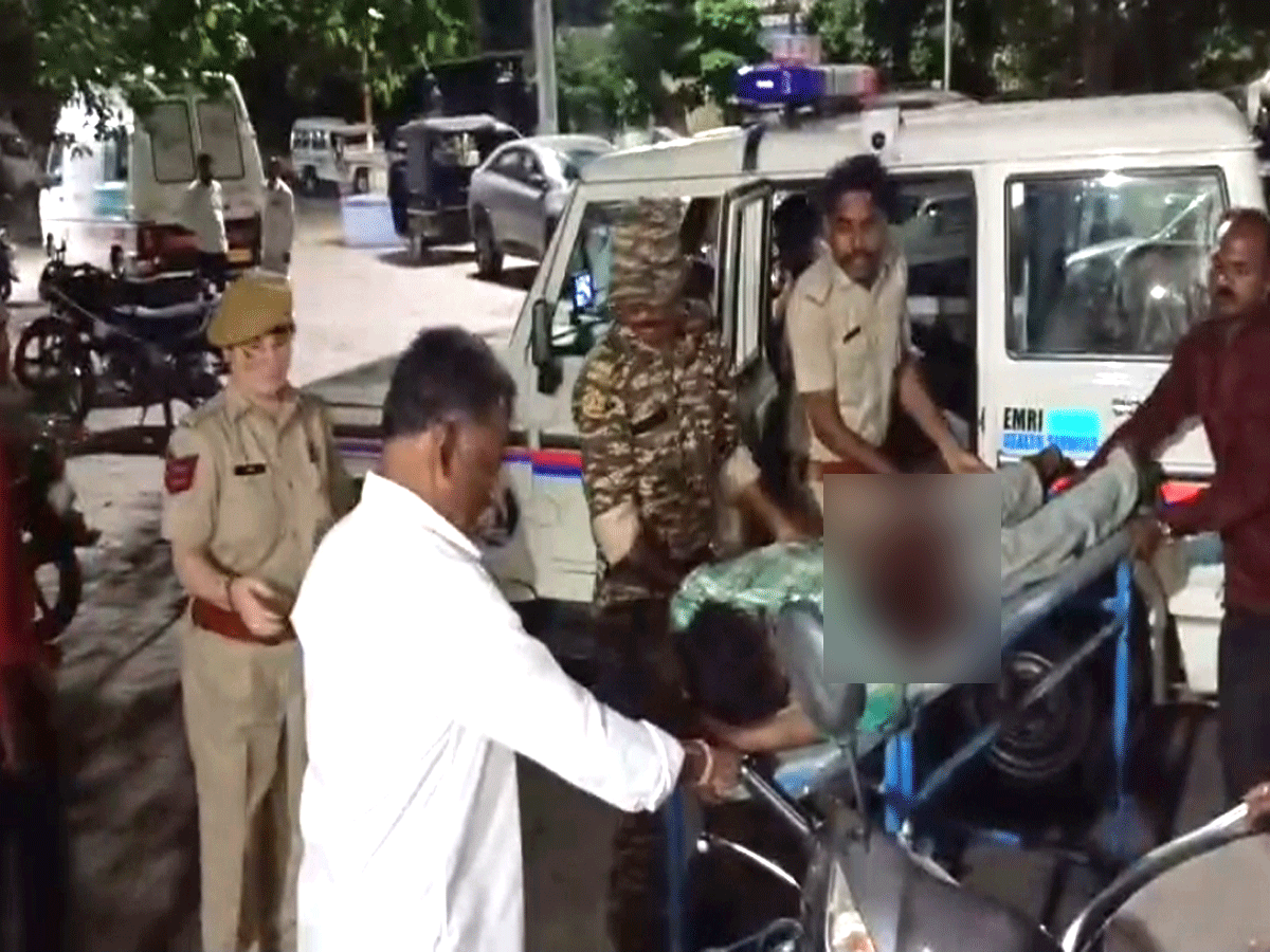 बांसवाड़ा में दशहरे मेले में चाकूबाजी, युवक गंभीर घायल, 2 दिन में दो युवकों पर चाकू से हमला बांसवाड़ा में दशहरे मेले में चाकूबाजी, युवक गंभीर घायल, 2 दिन में दो युवकों पर चाकू से हमला
