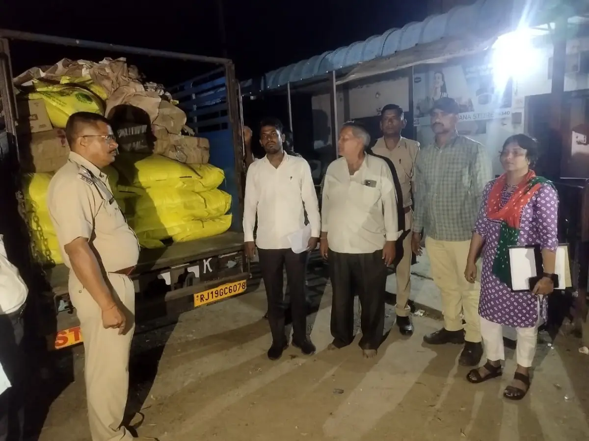 भीलवाड़ा में यूरिया की कालाबाजारी पर छापा, किराना व्यापारी के पास से 135 बैग अवैध यूरिया जब्त