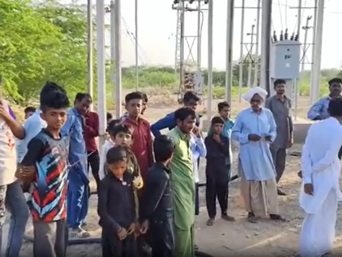 जैसलमेर डिस्कॉम की लापरवाही से हंगामा, करंट से गाय और दो बकरियों की दर्दनाक मौत