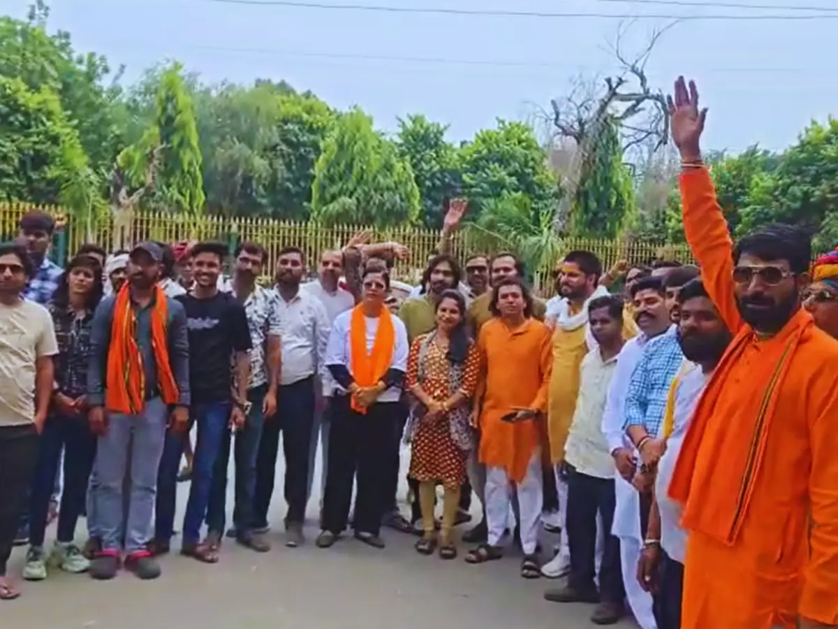 भक्ति मंच या अश्लीलता? भजन गायक अर्जुन राणा ने उठाई आवाज भक्ति मंच या अश्लीलता? भजन गायक अर्जुन राणा ने उठाई आवाज