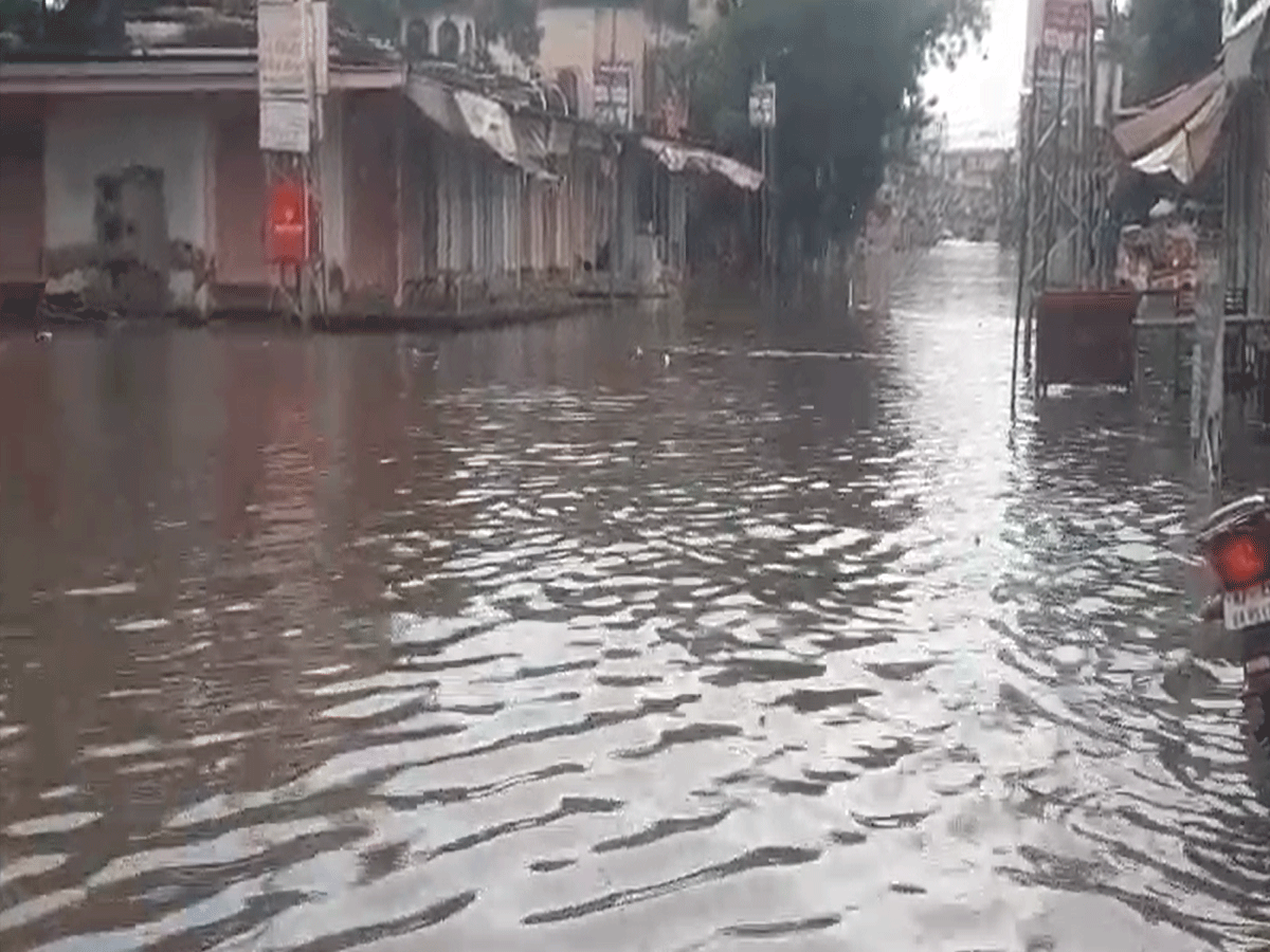 Sikar Weather Update: सीकर में मौसम ने लिया U-टर्न, झमाझम बारिश से हवाओं में घुली ठंडक Sikar Weather Update: सीकर में मौसम ने लिया U-टर्न, झमाझम बारिश से हवाओं में घुली ठंडक