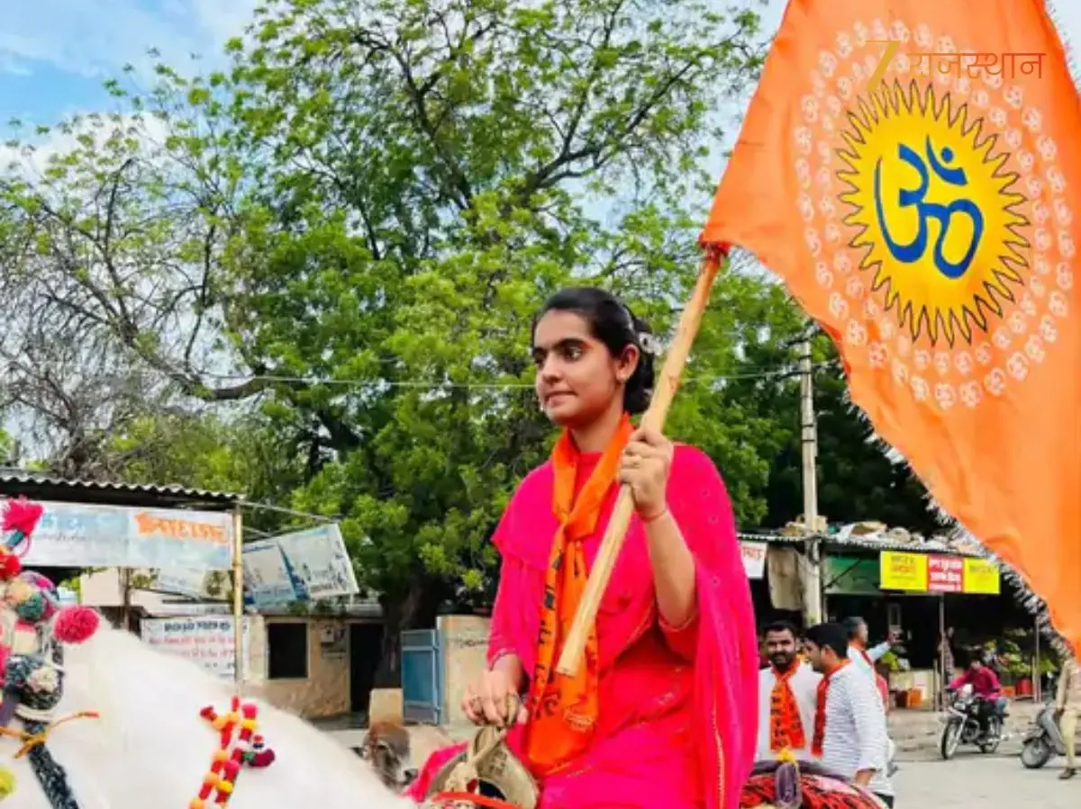 परीक्षा में मोबाइल से नकल करती पकड़ी गई ABVP प्रांत की मंत्री पूनम भाटी, डिप्टी सुपरिटेंडेंट ने Cheating करते रंगे हाथ पकड़ा परीक्षा में मोबाइल से नकल करती पकड़ी गई ABVP प्रांत की मंत्री पूनम भाटी, डिप्टी सुपरिटेंडेंट ने Cheating करते रंगे हाथ पकड़ा
