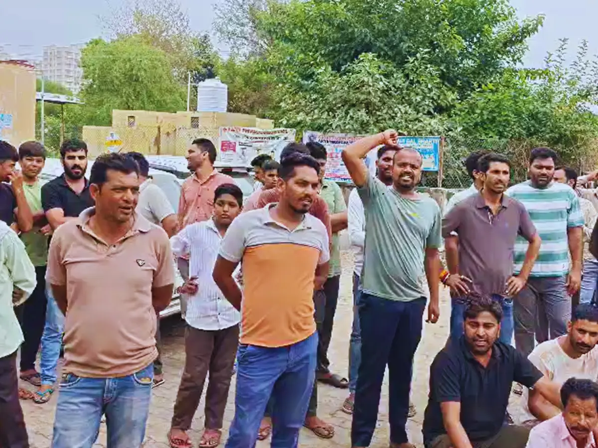 धार्मिक ट्रस्ट पर उठे सवाल, क्या आस्था की आड़ में हड़पी जा रही है गोचर भूमि? धार्मिक ट्रस्ट पर उठे सवाल, क्या आस्था की आड़ में हड़पी जा रही है गोचर भूमि?