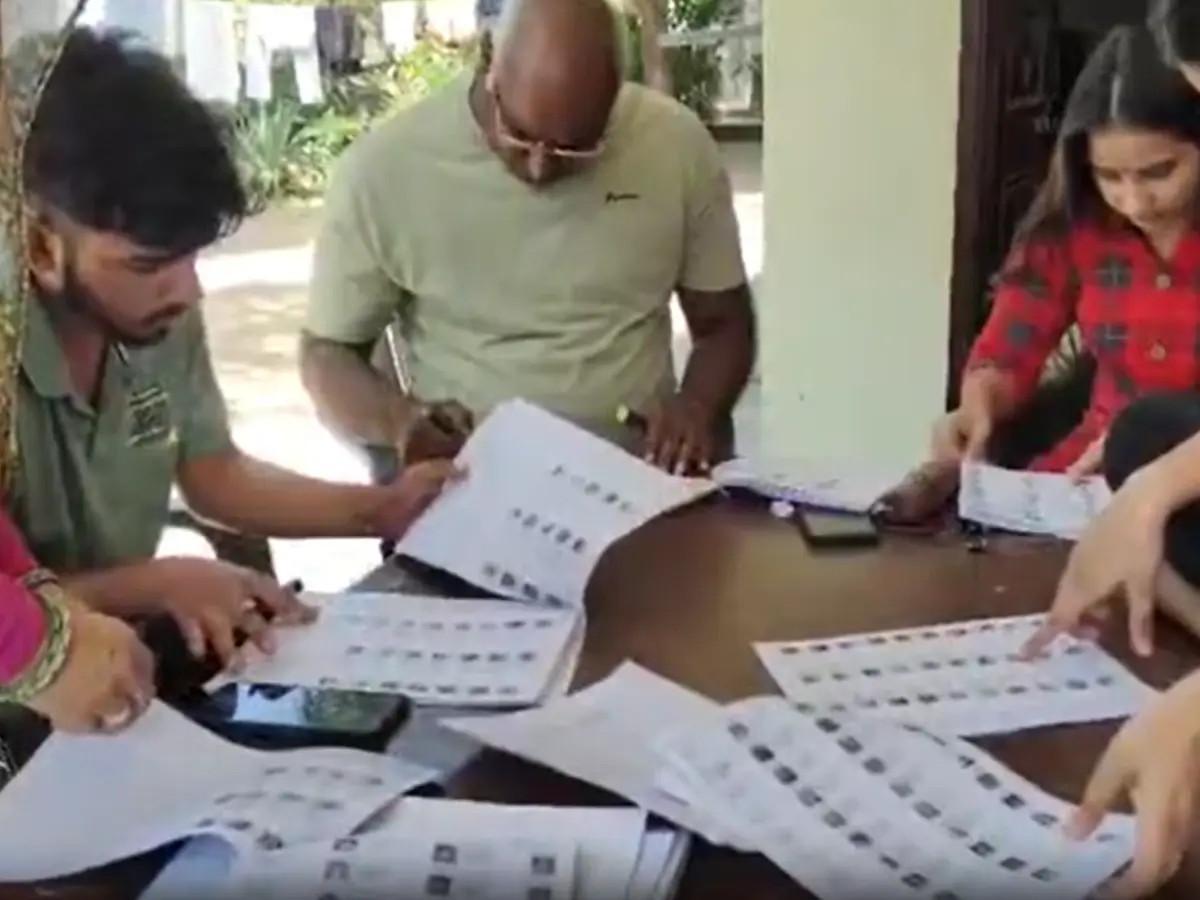 कांग्रेस ने देशभर में चलाया "वोट रक्षक अभियान", इन सीटों पर विशेष फोकस कांग्रेस ने देशभर में चलाया "वोट रक्षक अभियान", इन सीटों पर विशेष फोकस