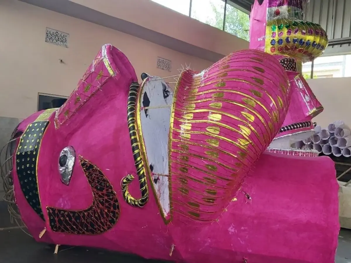 मथुरा के श्रीराम मंदिर में रह रहा मुस्लिम परिवार! बना रहा 105 फीट ऊंचा रावण का पुतला मथुरा के श्रीराम मंदिर में रह रहा मुस्लिम परिवार! बना रहा 105 फीट ऊंचा रावण का पुतला
