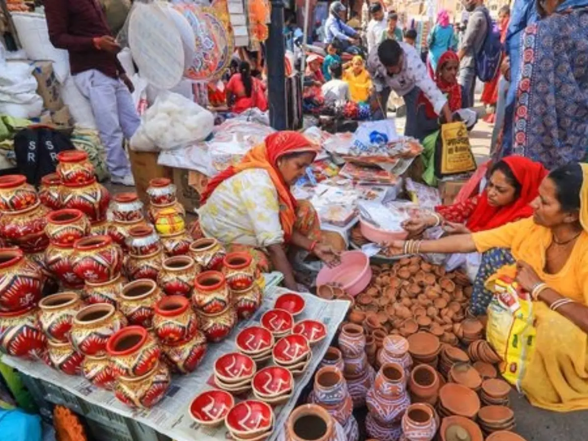 जयपुर में इस दिवाली 'स्वदेशी थीम' पर सजेंगे बाजार, चाइनीज लाइट्स का बहिष्कार जयपुर में इस दिवाली 'स्वदेशी थीम' पर सजेंगे बाजार, चाइनीज लाइट्स का बहिष्कार