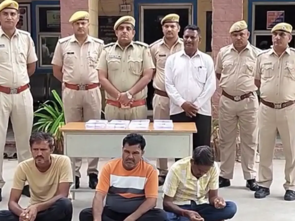 लाडनूं में नकली नोट गिरोह का पर्दाफाश! 3 आरोपी 13 हजार के जाली नोटों के साथ गिरफ्तार लाडनूं में नकली नोट गिरोह का पर्दाफाश! 3 आरोपी 13 हजार के जाली नोटों के साथ गिरफ्तार