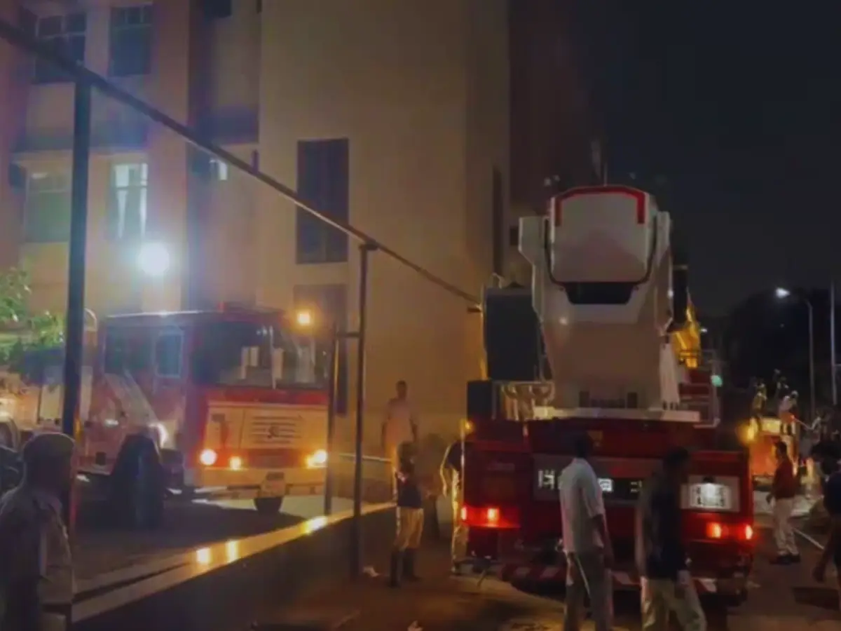 SMS अस्पताल ट्रामा सेंटर में आग्निकांड पर बड़ी कार्रवाई! अधीक्षक सहित इन लोगों को पद से हटाया SMS अस्पताल ट्रामा सेंटर में आग्निकांड पर बड़ी कार्रवाई! अधीक्षक सहित इन लोगों को पद से हटाया