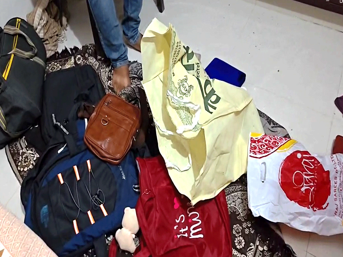 सीकर के रींगस में दिनदहाड़े हुई चोरी, लाखों के सामान सहित नगदी साफ सीकर के रींगस में दिनदहाड़े हुई चोरी, लाखों के सामान सहित नगदी साफ