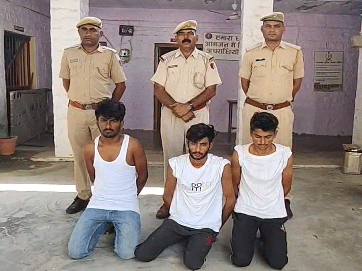 बालोतरा में मंडली पुलिस की बड़ी कार्रवाई, 15 लाख की फिरौती, मारपीट और माफी का वीडियो बनाने वाले 3 आरोपी अरेस्ट बालोतरा में मंडली पुलिस की बड़ी कार्रवाई, 15 लाख की फिरौती, मारपीट और माफी का वीडियो बनाने वाले 3 आरोपी अरेस्ट