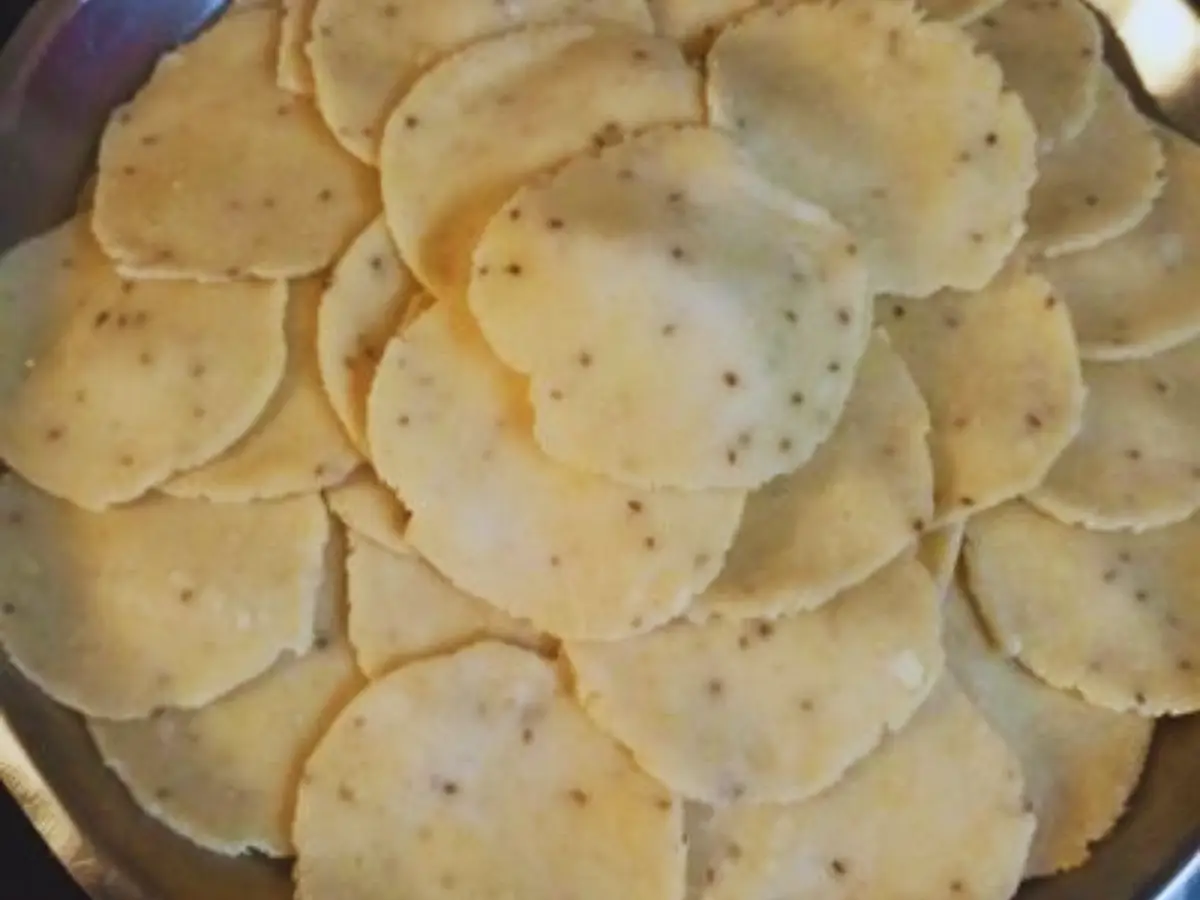 Rajasthani Mathri
