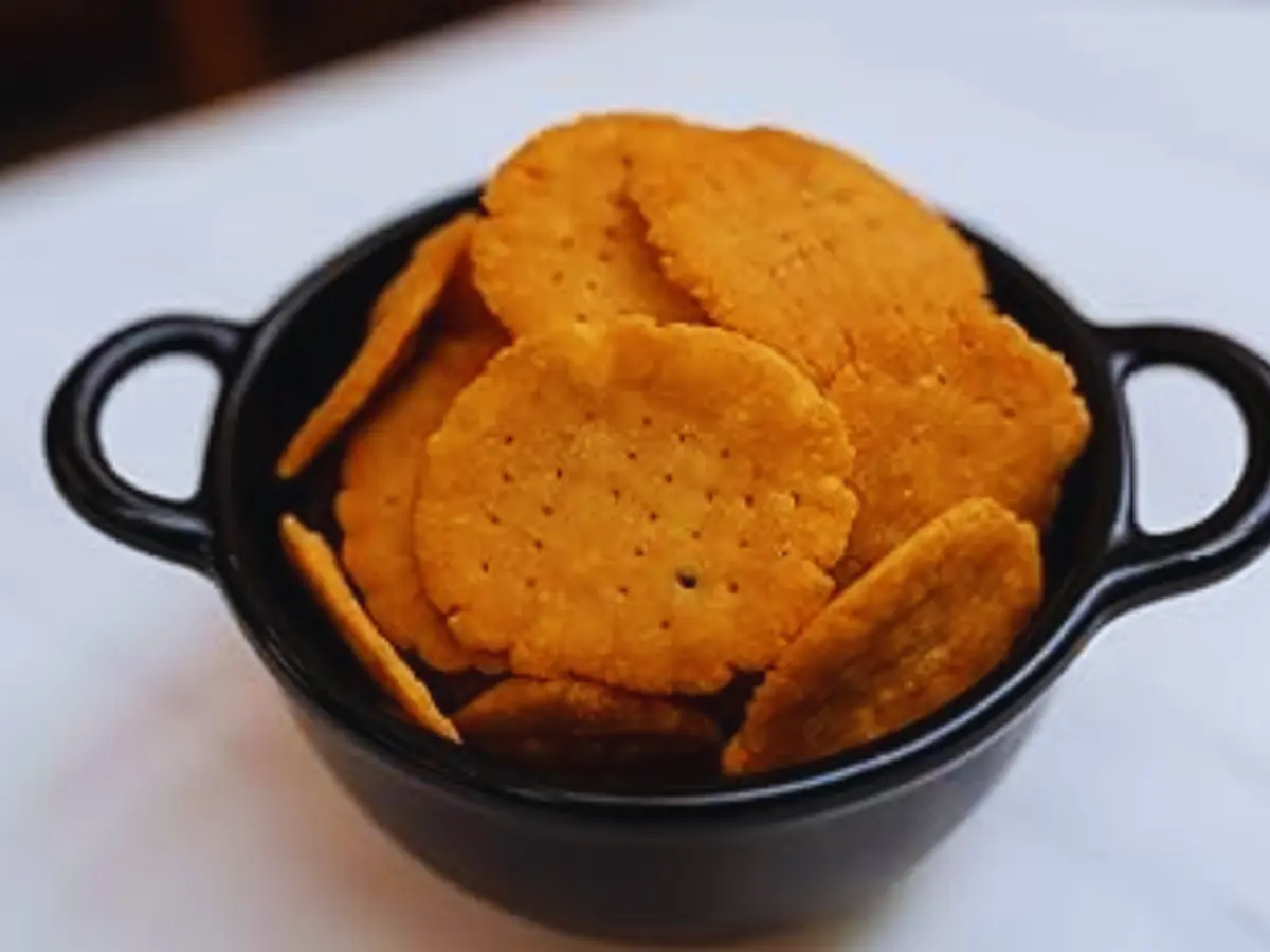 Rajasthani Mathri