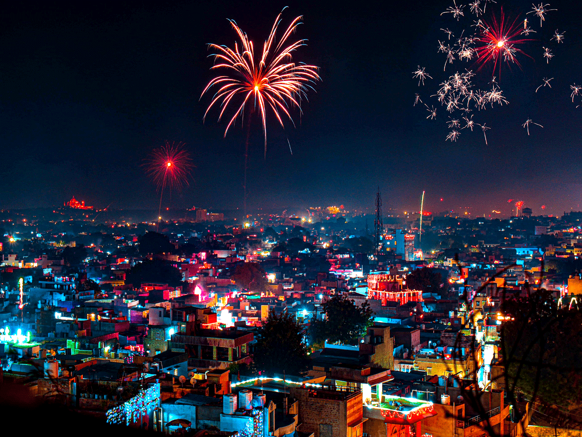 जोधपुर में ऐसे मनाई जाती है दिवाली, लगता है जमीं पर उतर आए हों आसमानी सितारे! जोधपुर में ऐसे मनाई जाती है दिवाली, लगता है जमीं पर उतर आए हों आसमानी सितारे!