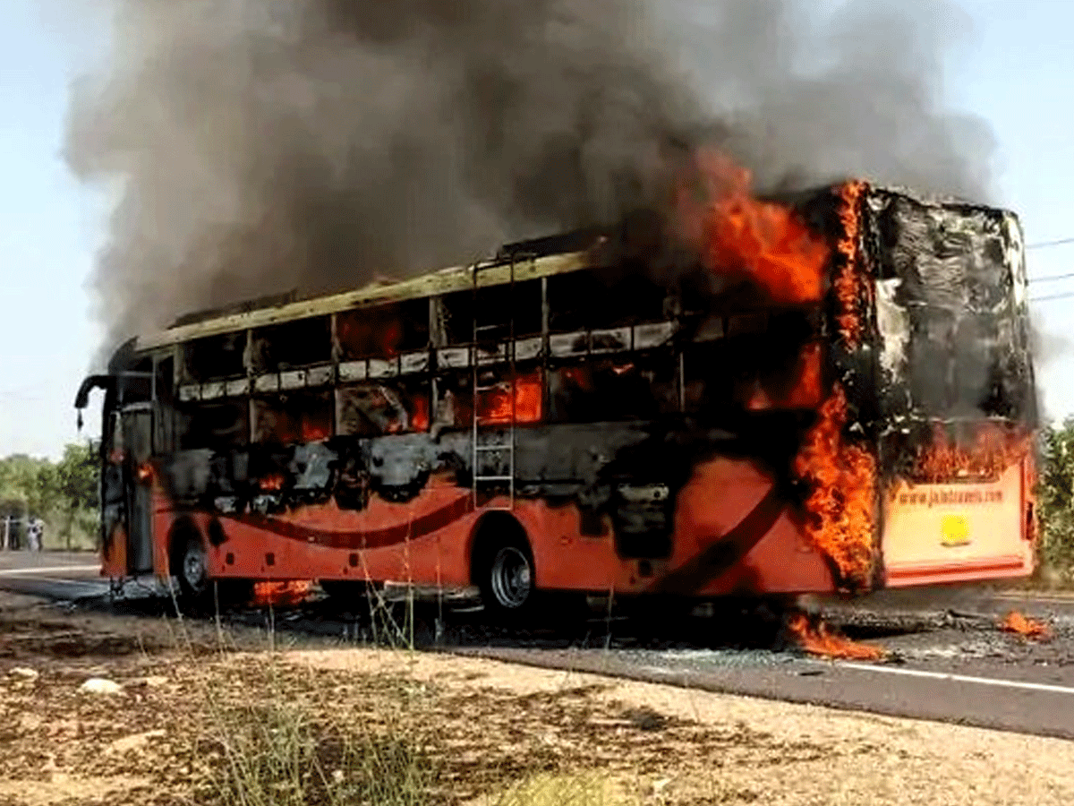 महज 1 महीने पुरानी थी जैसलमेर हादसे वाली बस, फिर भी ... महज 1 महीने पुरानी थी जैसलमेर हादसे वाली बस, फिर भी ...