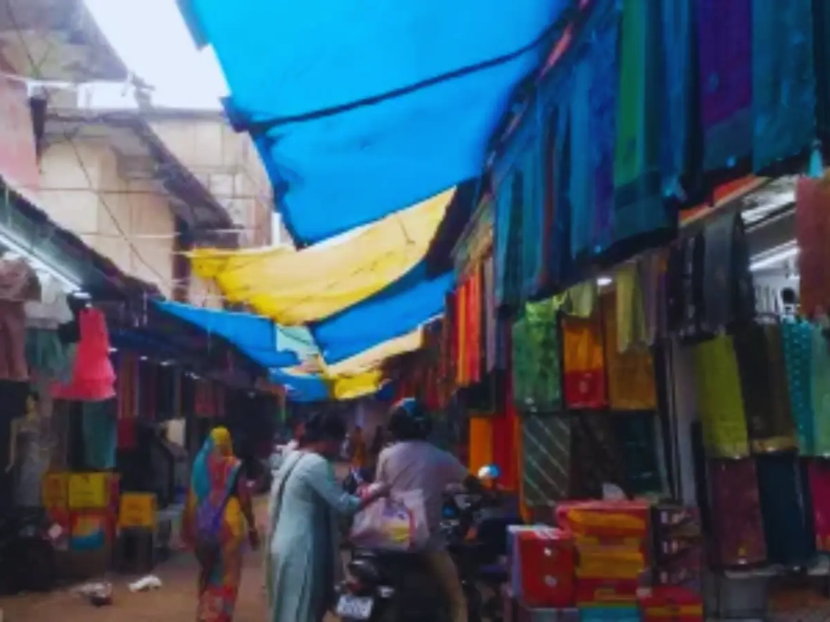 जयपुर के सबसे बड़े बाजार में 'आग' का खतरा! व्यापारी खौफ में मना रहे दिवाली, जानें वजह