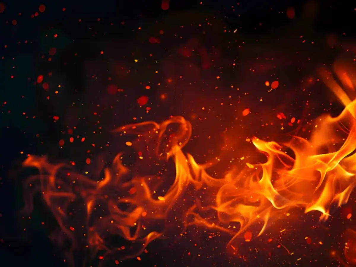 जोधपुर के पेंट गोदाम में लगी भीषण आग, लाखों का सामान जलकर ख़ाक, लपटें बुझाने में छूटे फायर फाइटर्स के पसीने