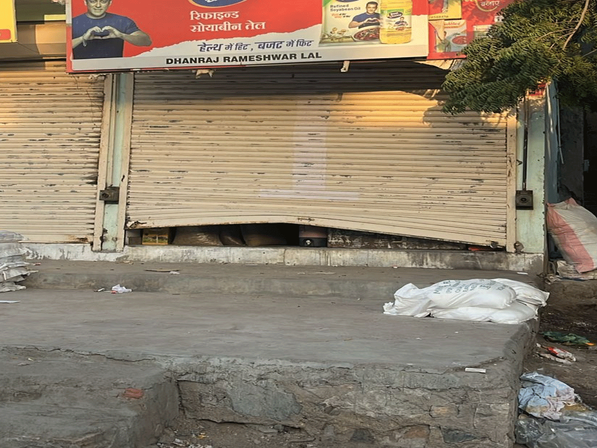 theft in 20 shops of agricultural market