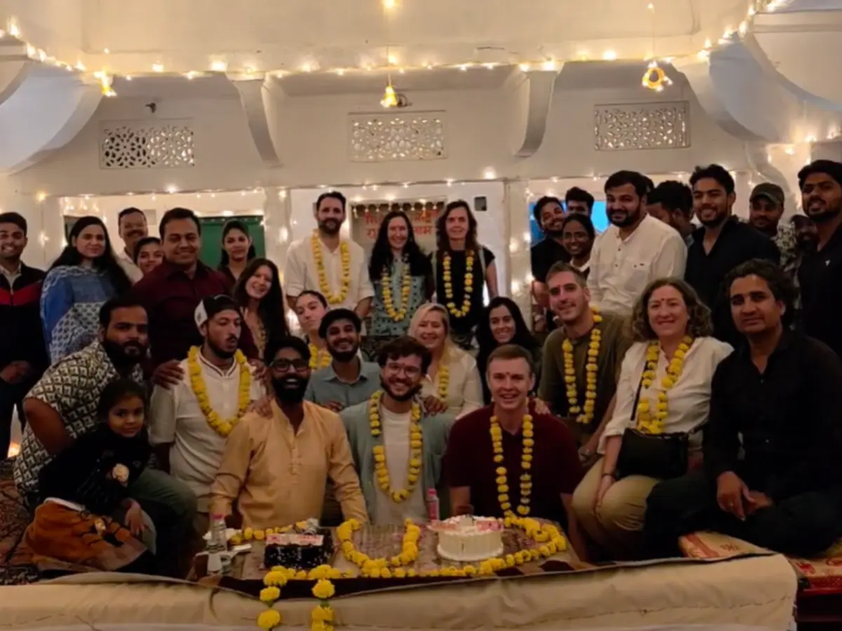 आमेर के स्पेनिश गुरुकुल में दीपोत्सव का अनूठा समागम, अतिथियों ने संस्कृति को गले लगाया!