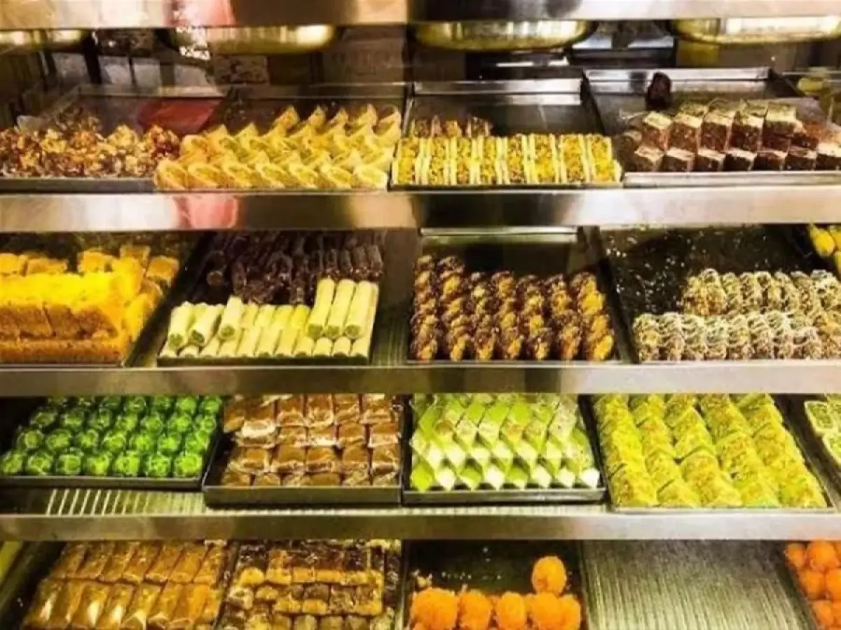 दिवाली पर बीकानेर में बनाई जा रही 500 से ज्यादा वैरायटी की मिठाइयां और नमकीन