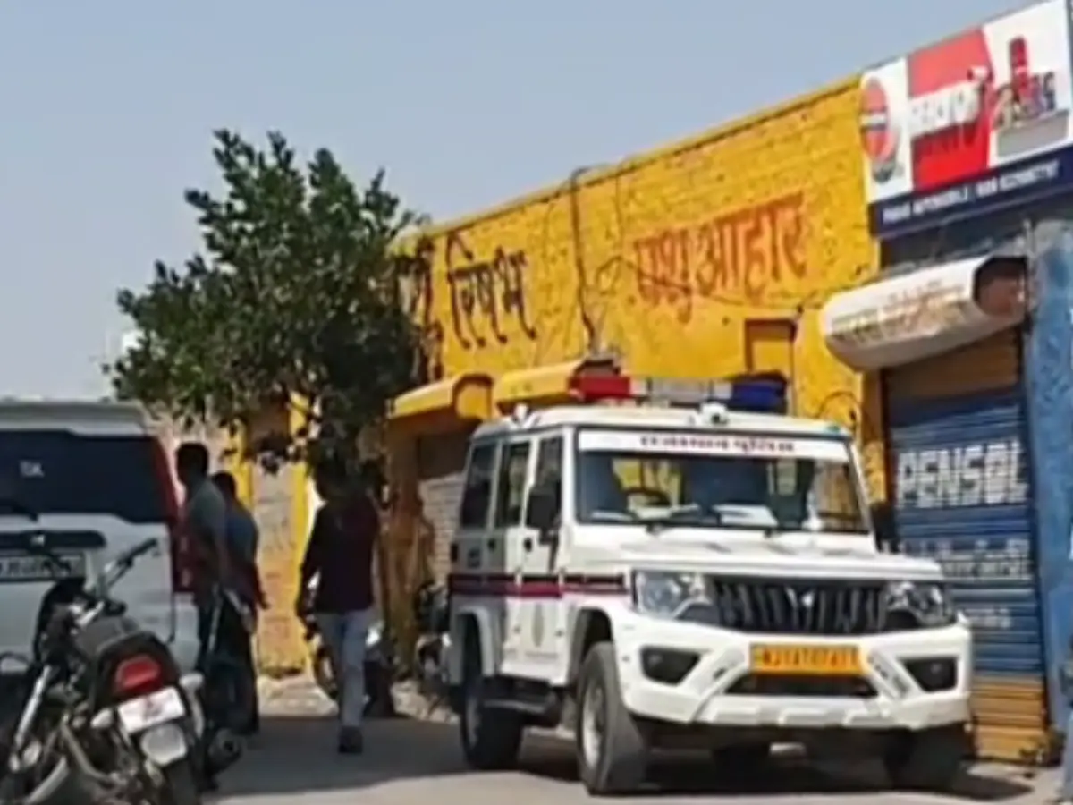 बाड़मेर में नशे के सौदागरों पर चला पुलिस का हंटर, MD ड्रग्स बेच रहे तस्कर को बीच चौराहे से खींचती हुई थाने लाई टीम