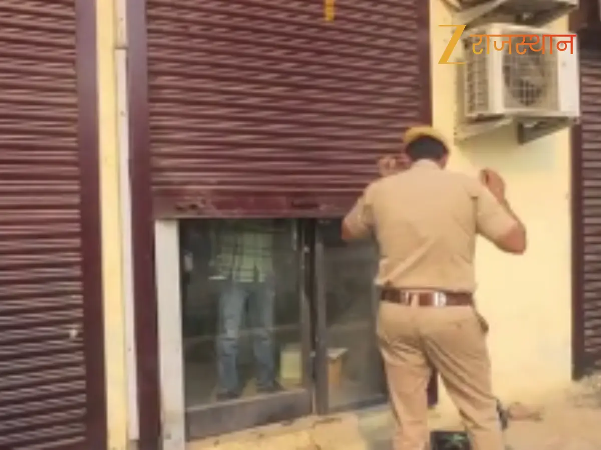 गैस कटर से तोड़ा ताला, ATM को बनाया निशाना, 27 लाख 66 हजार रुपये लूटकर फरार हुए शातिर, अब ख़ाक छान रही पुलिस