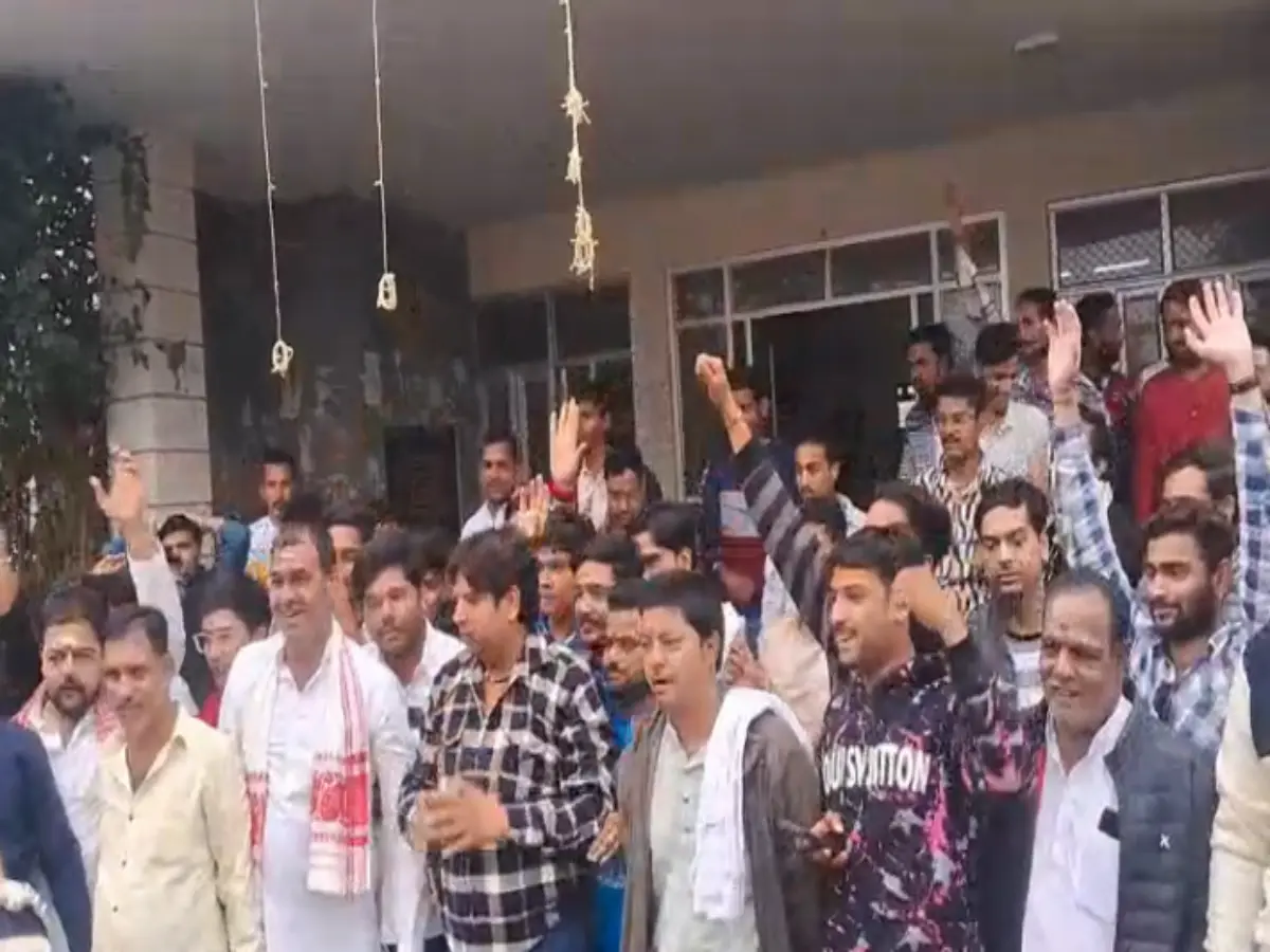 Pushkar Mela 2025: ब्रह्मा मंदिर में श्रद्धालुओं और तीर्थ पुरोहितों के साथ दुर्व्यवहार, मेले के बहिष्कार की दी चेतावनी