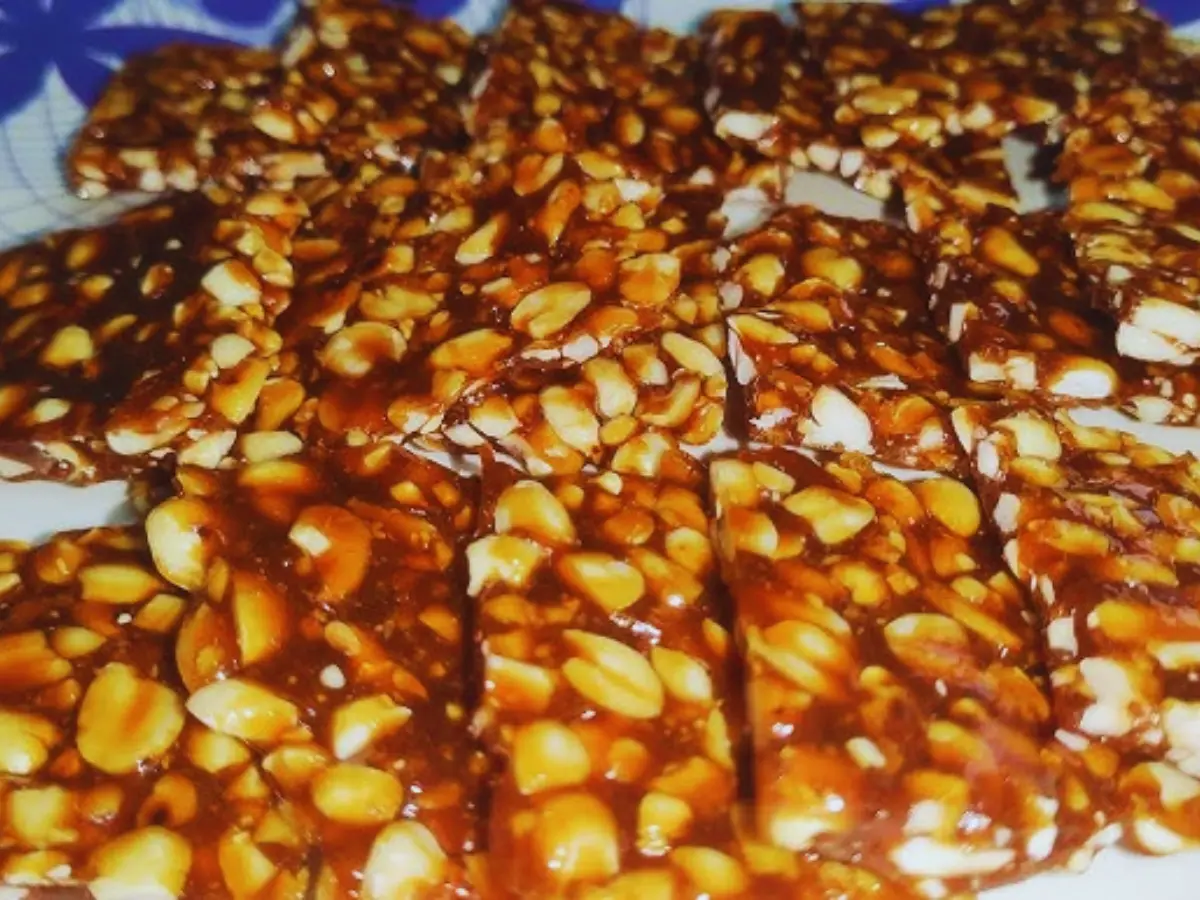 Rajasthani Gud Mungfali Ki Gajak