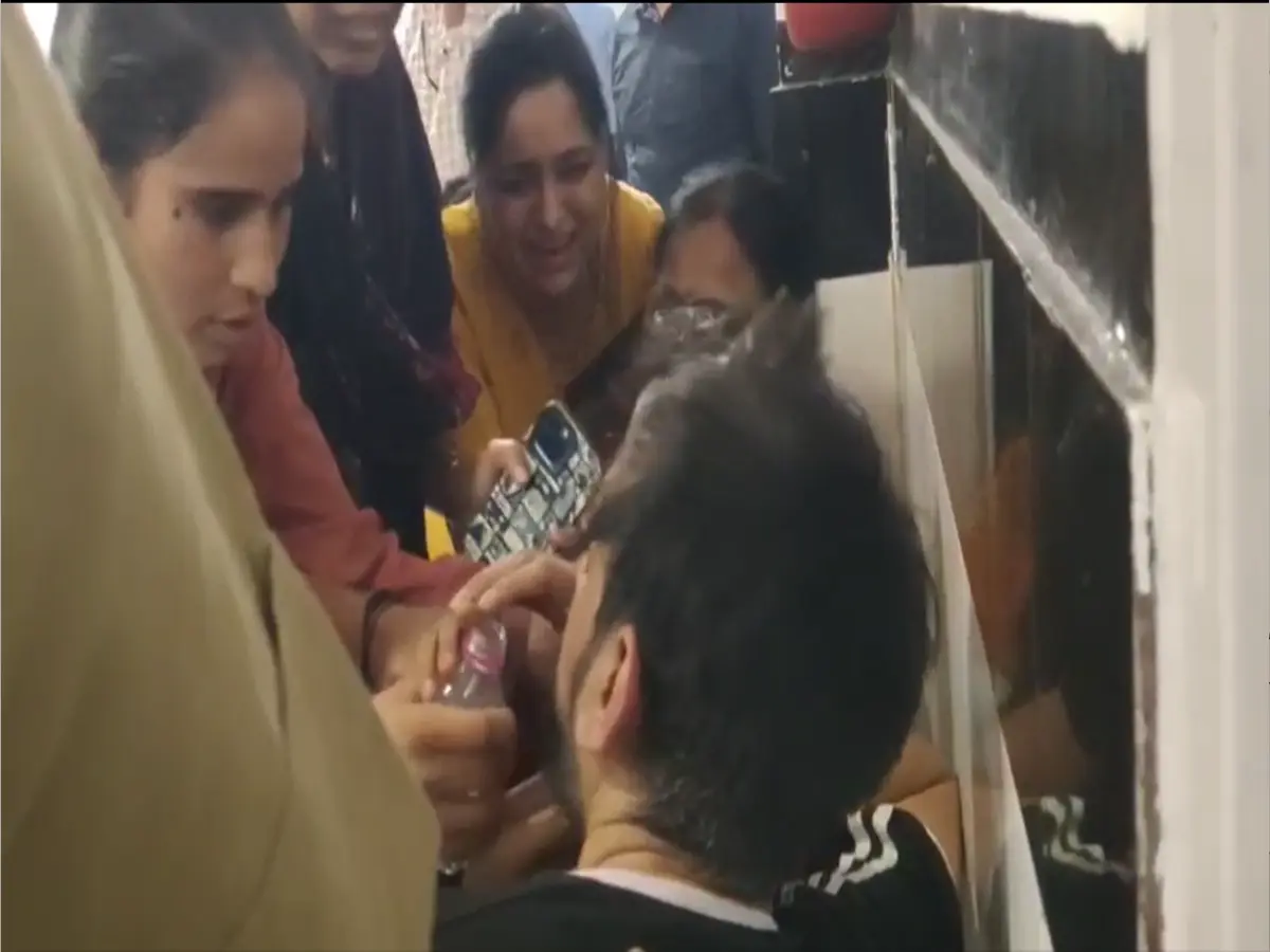 Jaipur News | जयपुर के नीरजा मोदी स्कूल में गिरी इमारत, छात्रा की दबने से  हुई मौत