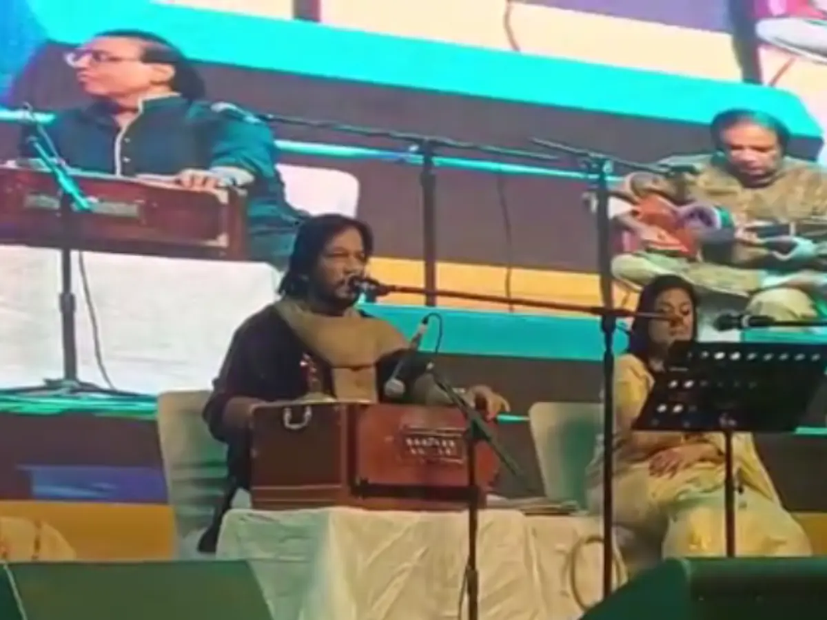 Pushkar Mela: पुष्कर मेले में सुरों की शाम, रूपकुमार और सोनाली राठौड़ ने दी मनमोहक प्रस्तुतियां, संगीत की लहरों पर झूमे दर्शक