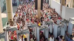 कार्तिक पूर्णिमा पर खाटू श्याम जी मंदिर में उमड़ी भक्तों की भीड़, सतरंगी फूलों से सजा दरबार