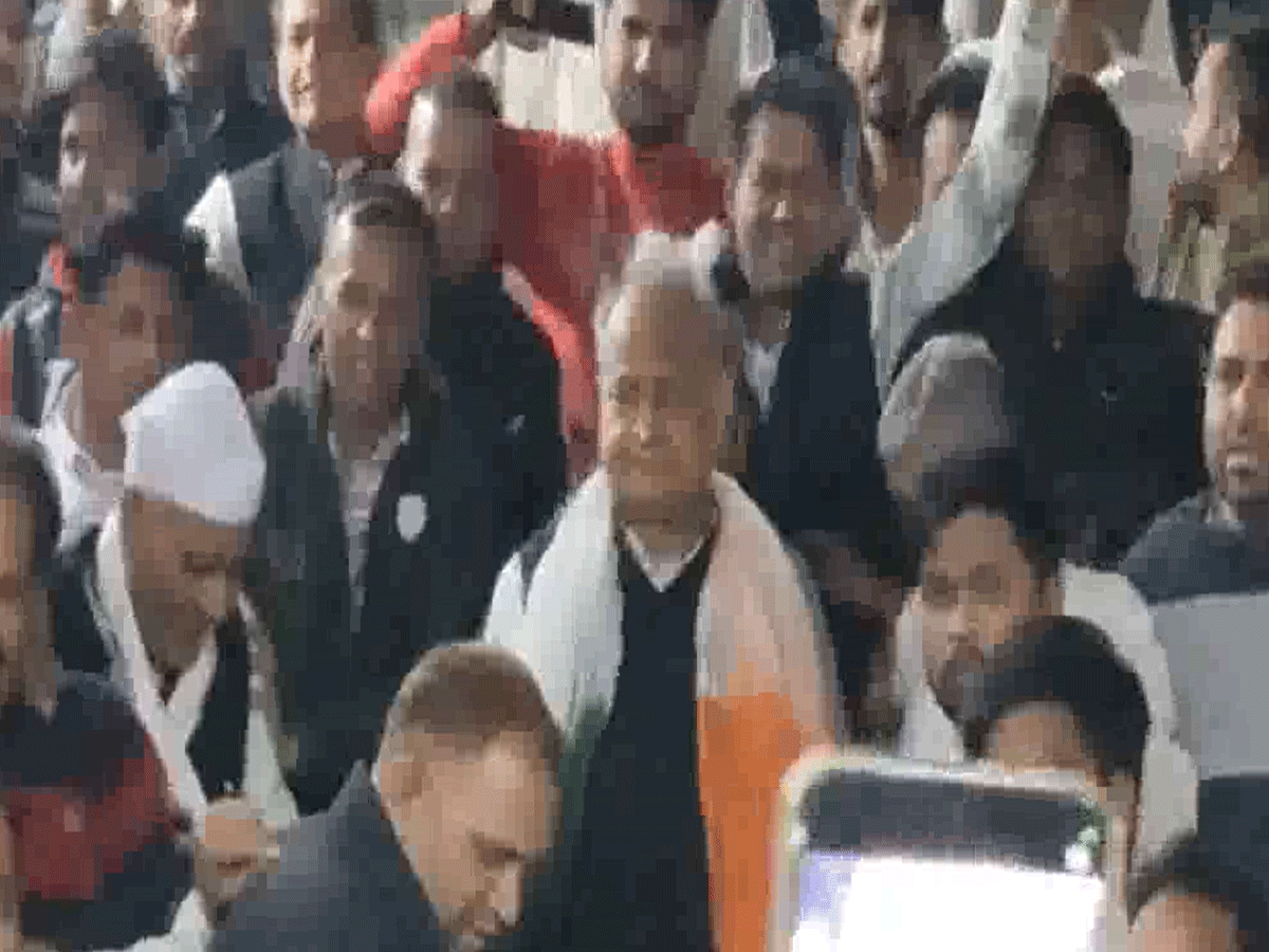 अशोक गहलोत के सामने दो गुटों में दिखी कांग्रेस, आमने-सामने हुए धारीवाल और प्रहलाद गुंजल के समर्थक