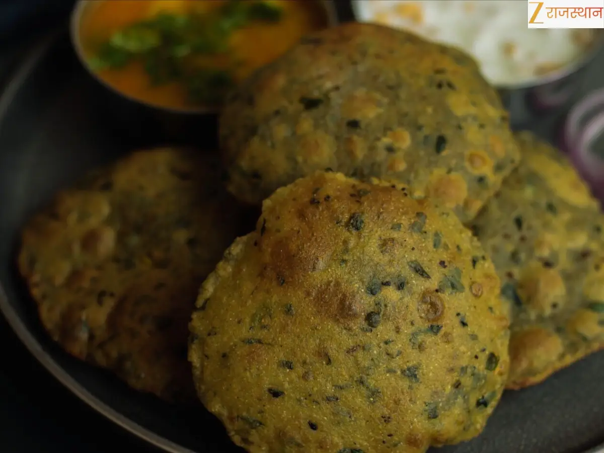 सर्दियों में इस तरह घर पर बनाएं राजस्थानी मेथी बाजरा पूरी, स्वाद ऐसा कि सबको बना दे दीवाना!