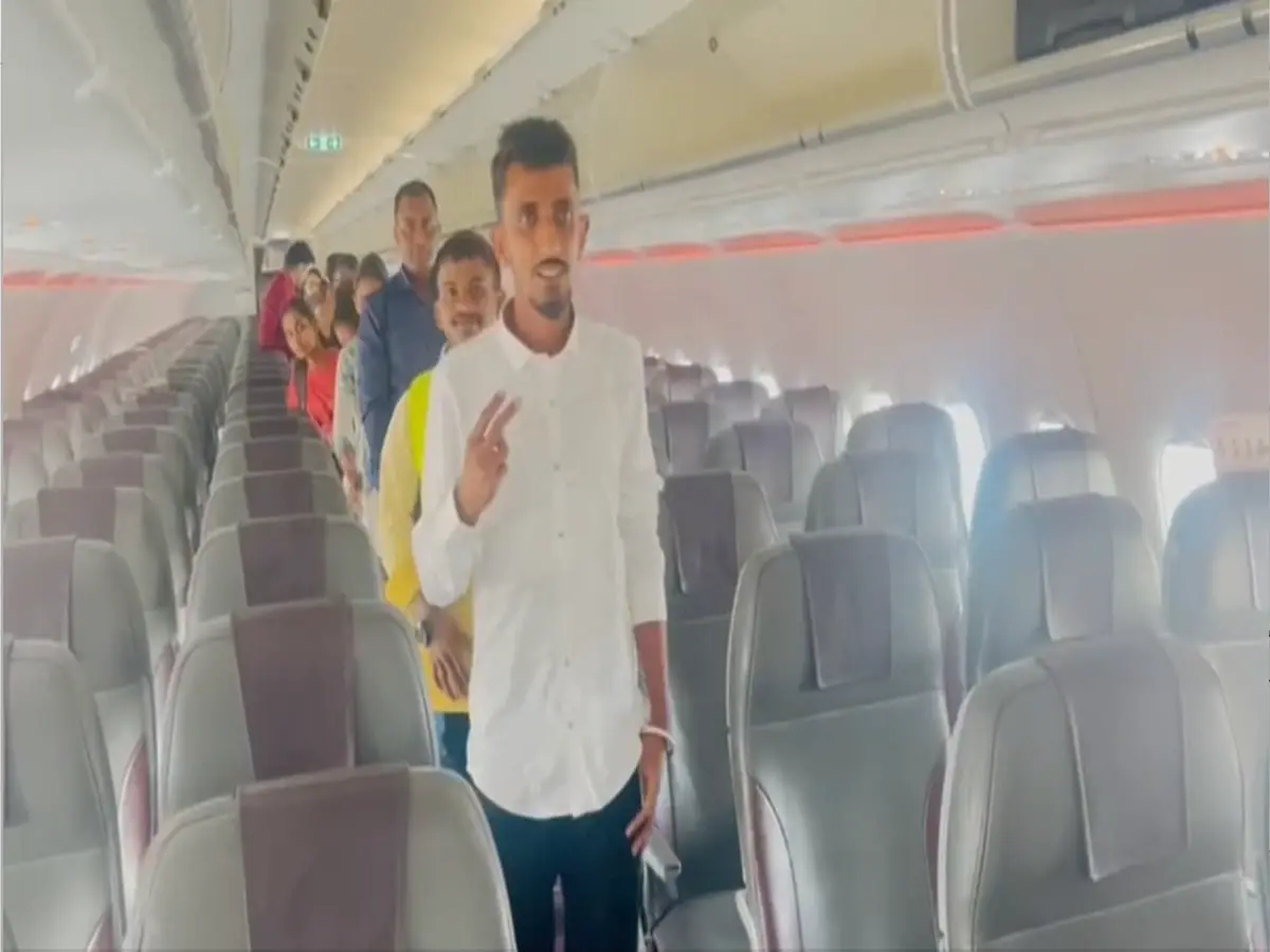 75 प्रतिशत लाओ, आसमान छू जाओ! राजस्थान के सरपंच ने बच्चों को दिया उड़ान का तोहफा - देखें फोटो