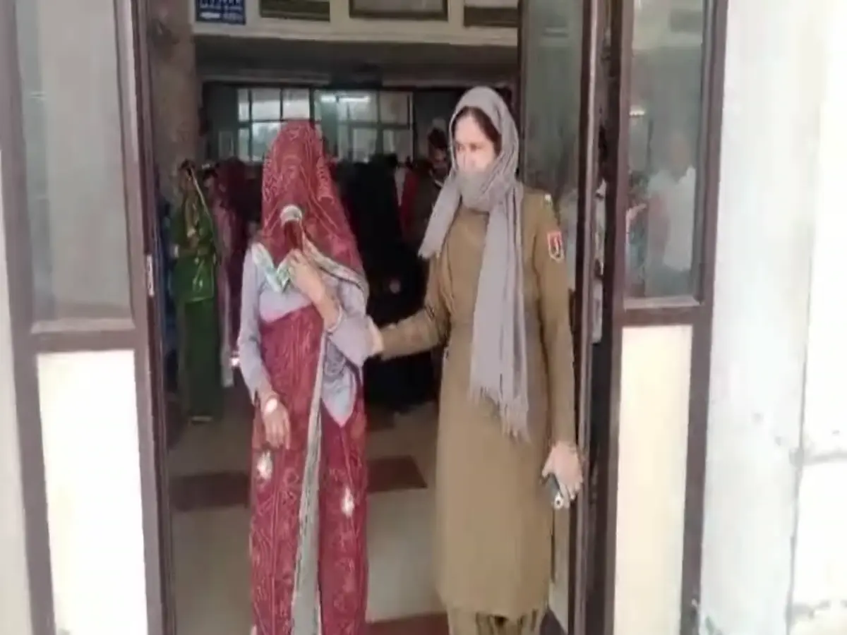 Churu News: नवजात बेटे की मारकर पास में सो गई थी मां, हुई गिरफ्तार