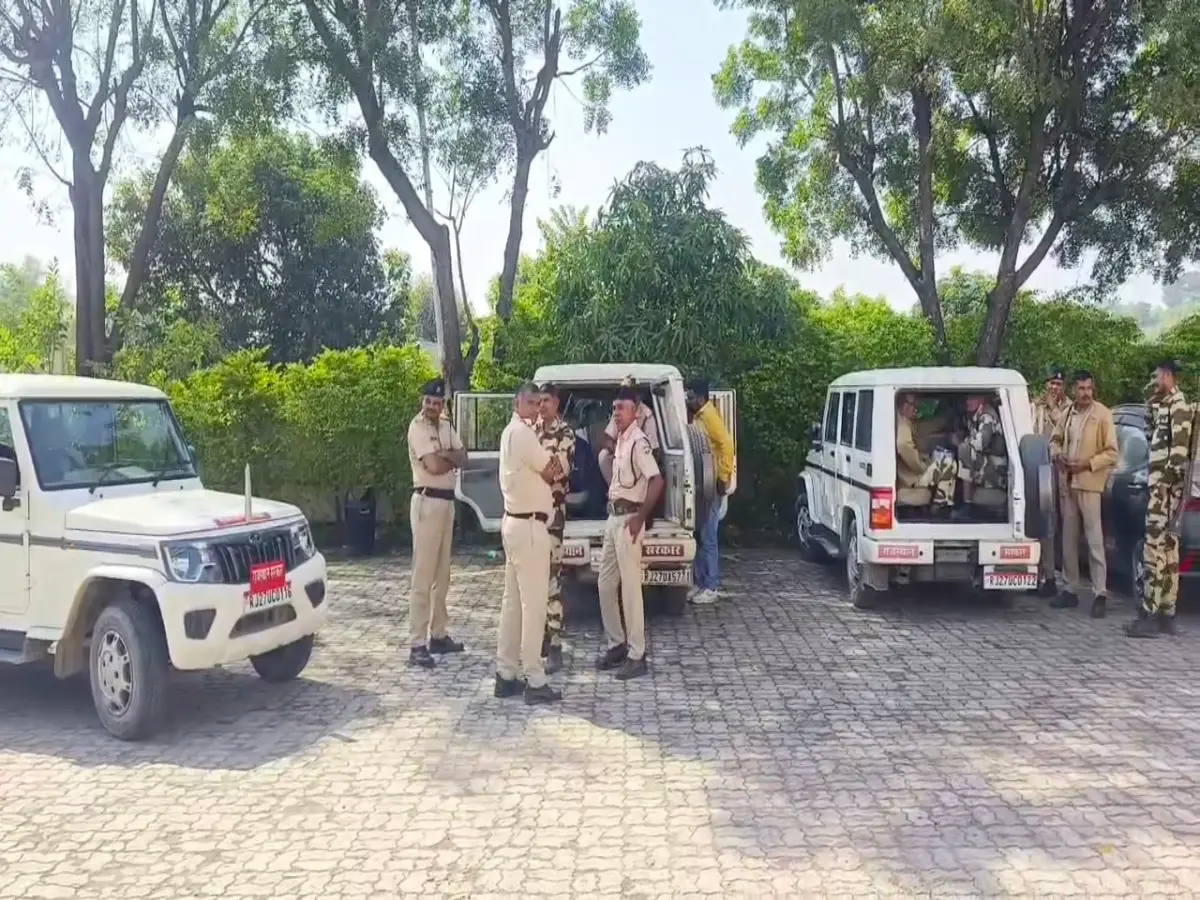 माइनिंग विभाग की स्टेट विजिलेंस टीम की बड़ी कार्रवाई, अलग-अलग खनिजों से भरे 14 डंपर और ट्रेलर डिटेन