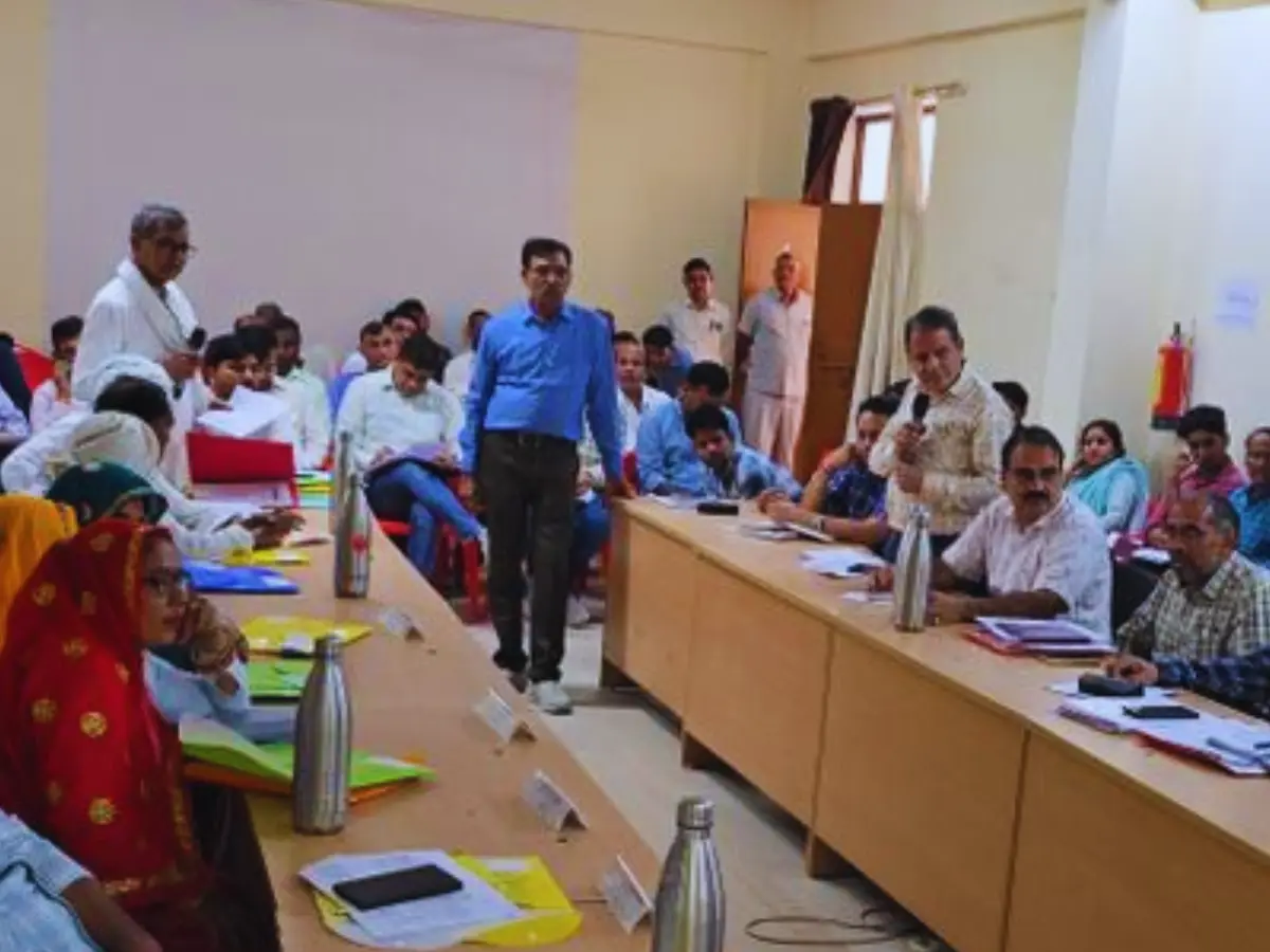 जयपुर जिला परिषद बैठक में ‘विकास’ की हकीकत बेनकाब, डेढ़ घंटे देरी से शुरू हुई सभा जयपुर जिला परिषद बैठक में ‘विकास’ की हकीकत बेनकाब, डेढ़ घंटे देरी से शुरू हुई सभा