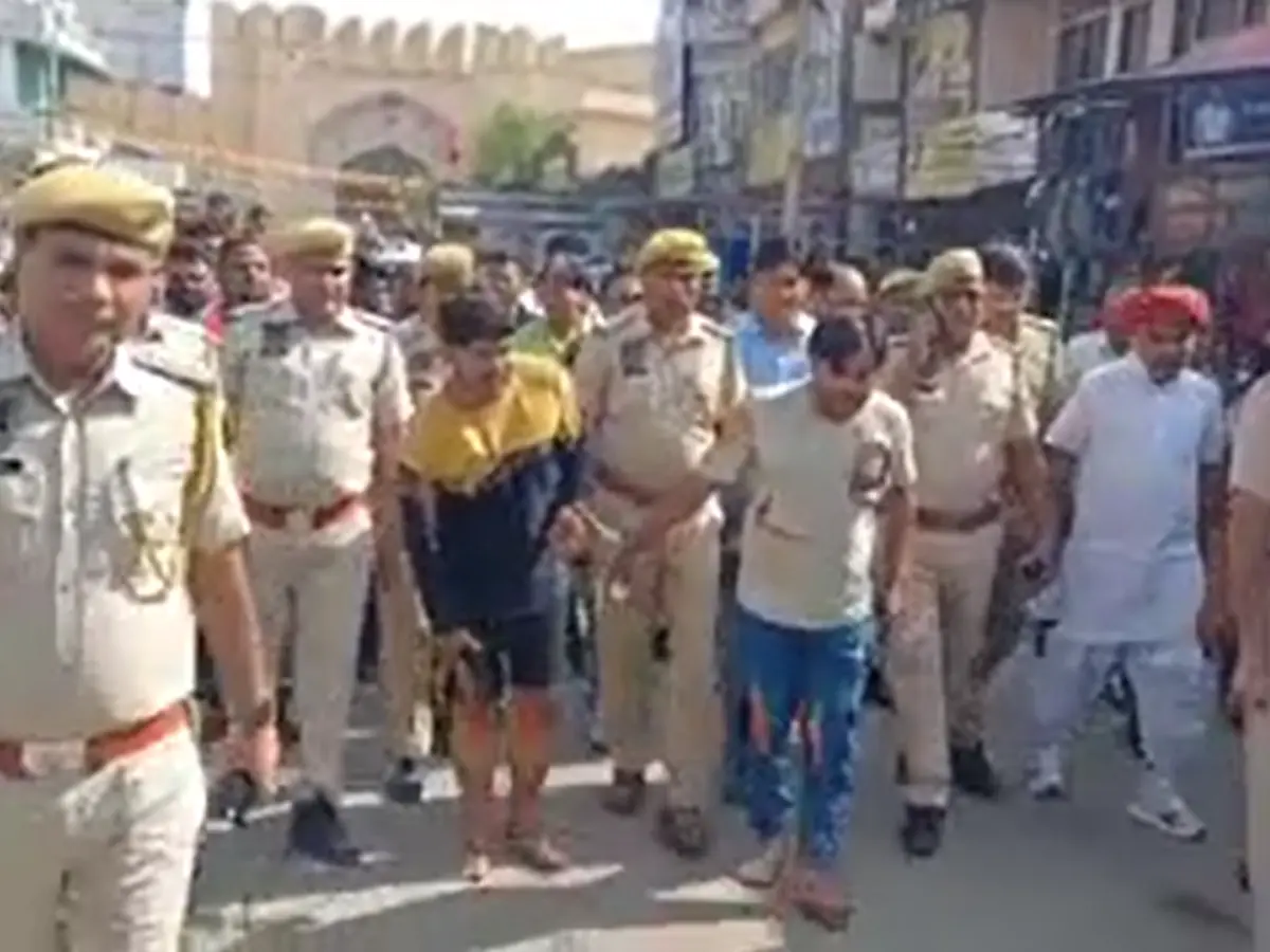 खरीदारी करने आए ग्राहक पर चाकू से हमला, दो आरोपी गिरफ्तार