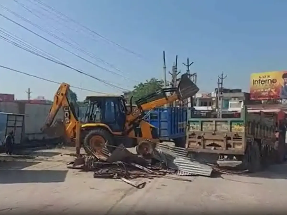 टोंक नगर परिषद की बड़ी कार्रवाई, अतिक्रमण पर चला पीला पंजा