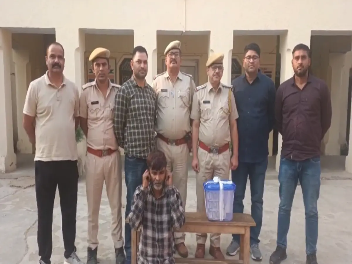 Tijara News: नकली सोने की ईंट बेचकर ठगे 16 लाख रुपये, ठग गिरफ्तार