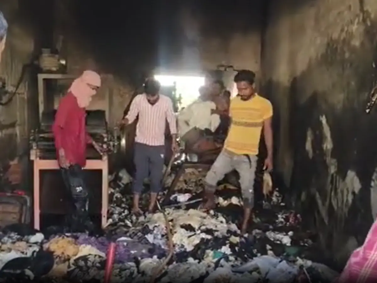 अनूपगढ़ में रजाई गद्दा हाउस में लगी भीषण आग, 15 लाख का नुकसान
